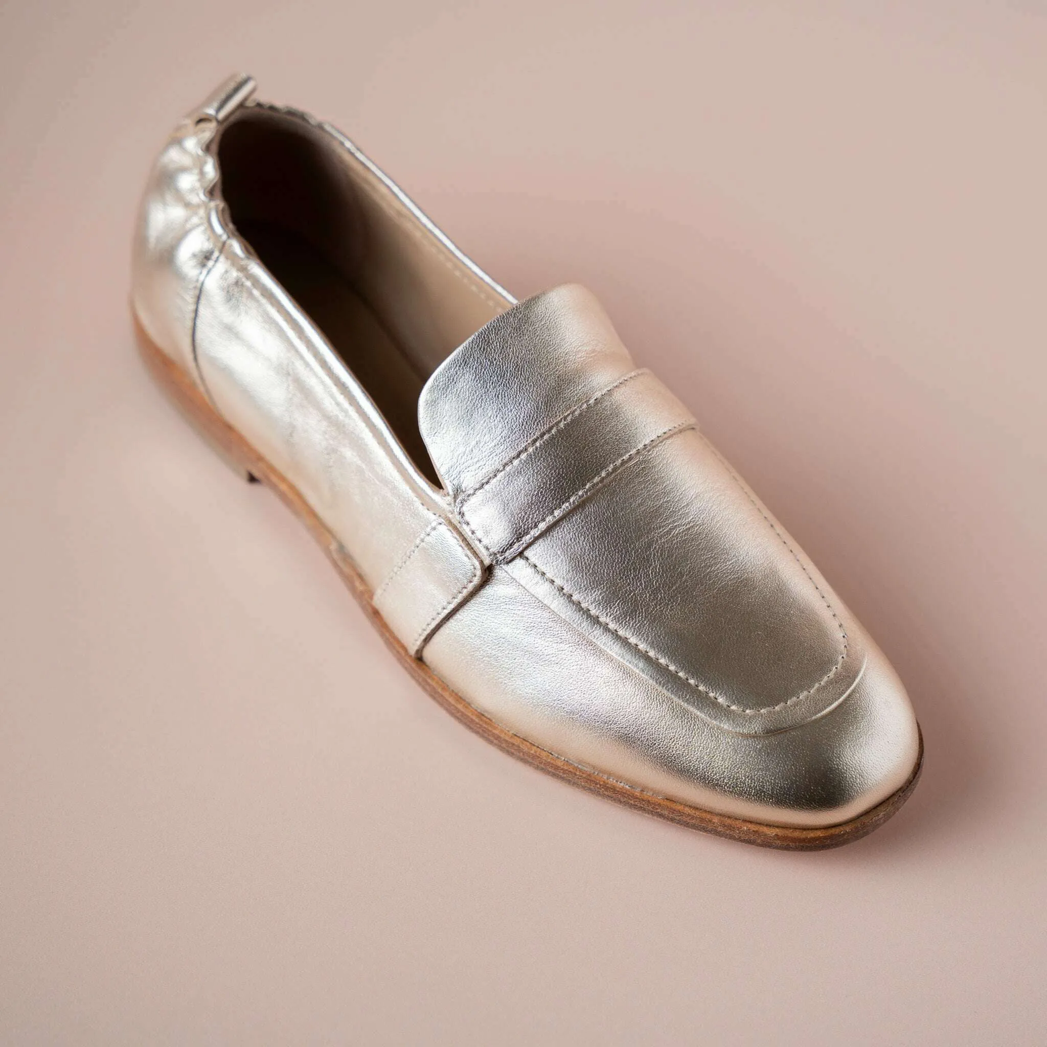 Andre Assous - Cedar - White Gold & Black Crackle