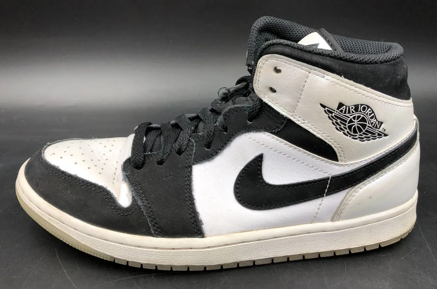 Nike Air Jordan 1 Mid SE 'Diamond' Men's White/Black Sneakers - Size 8 ( COA)