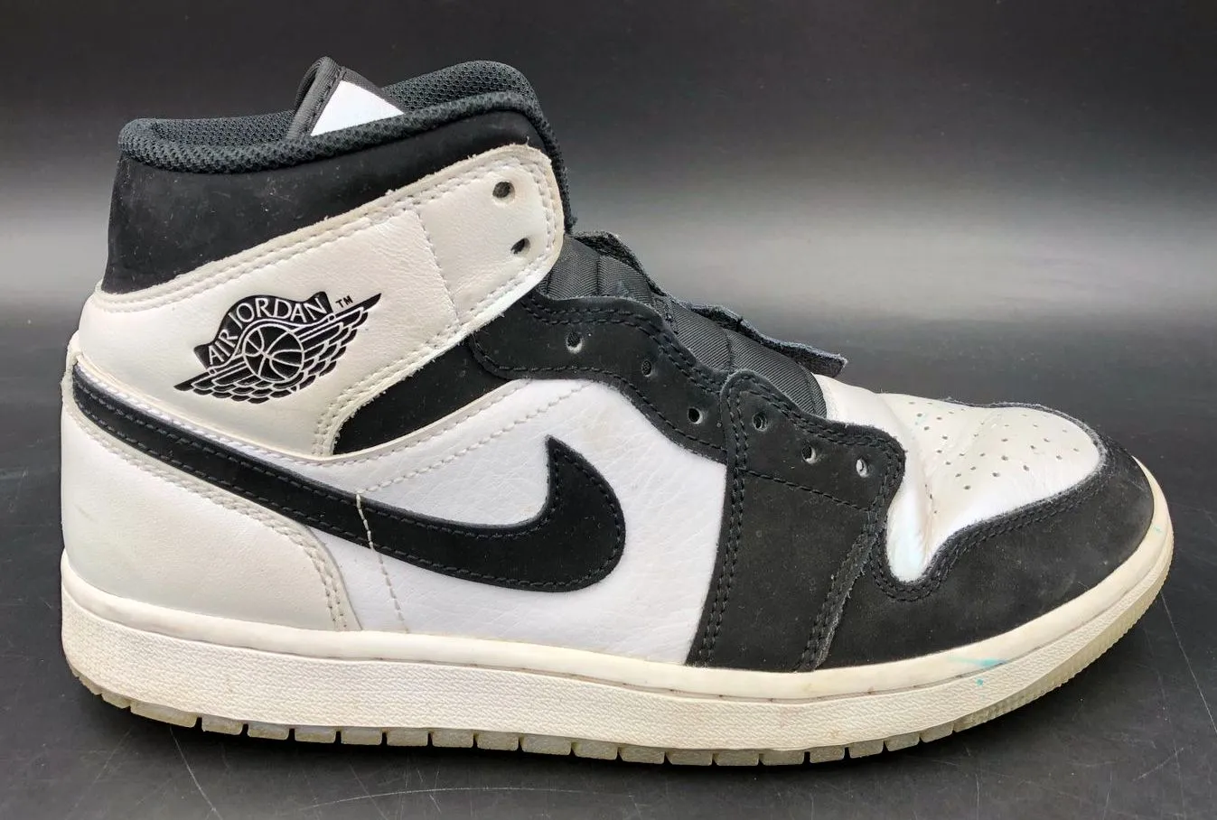 Nike Air Jordan 1 Mid SE 'Diamond' Men's White/Black Sneakers - Size 8 ( COA)