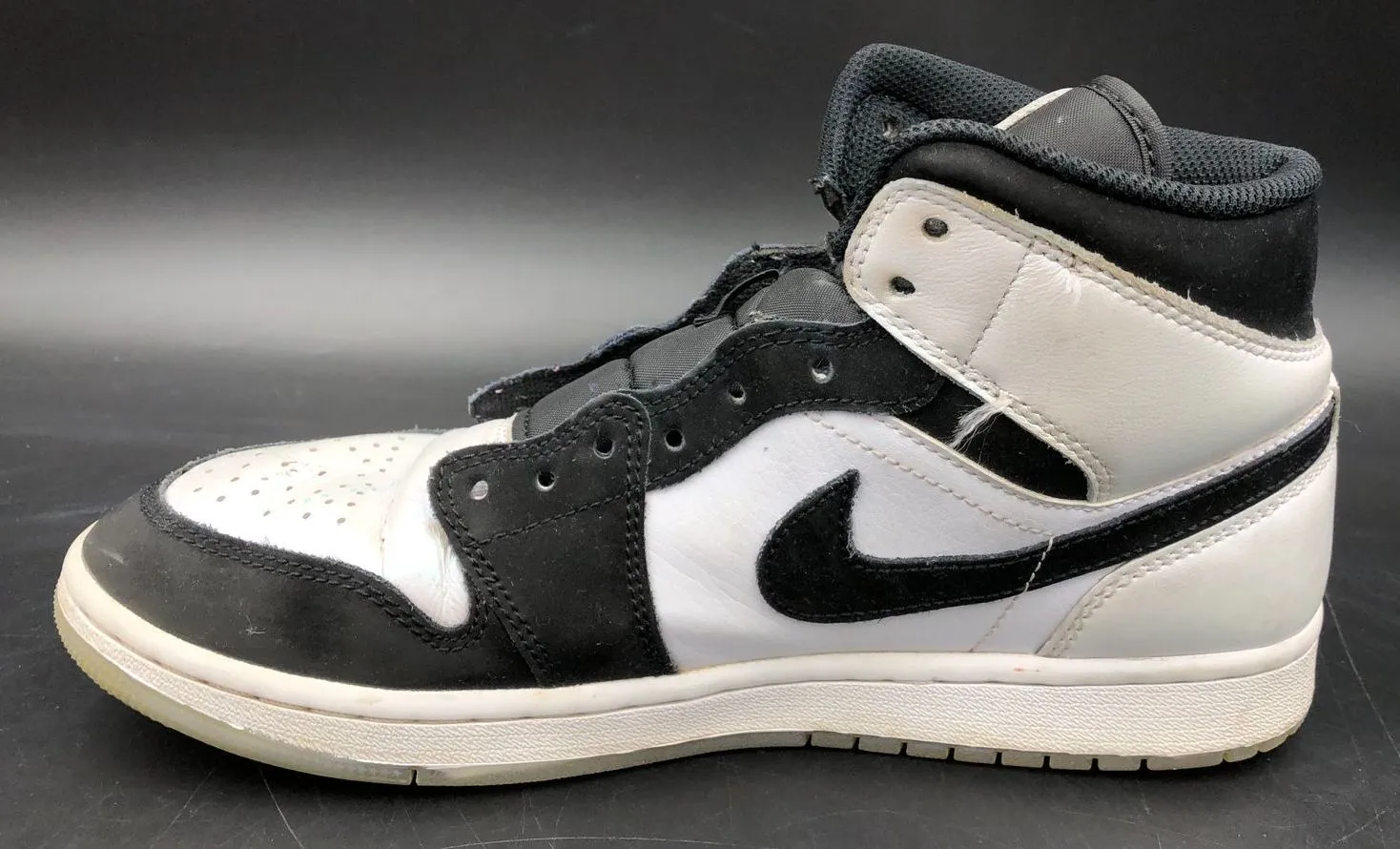 Nike Air Jordan 1 Mid SE 'Diamond' Men's White/Black Sneakers - Size 8 ( COA)