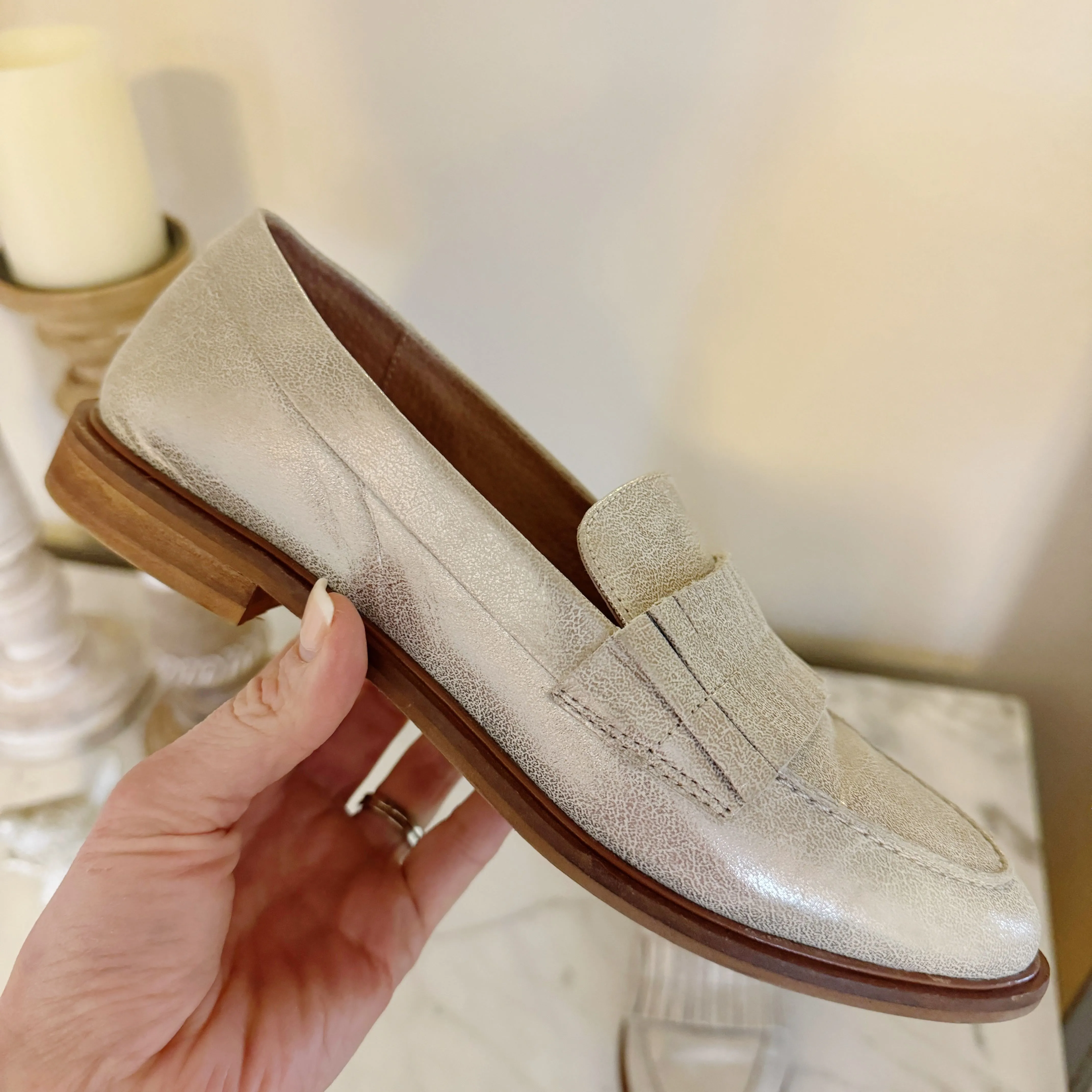 Seychelles | Women's Gold Metallic Tassel Top Loafers | Size: 7