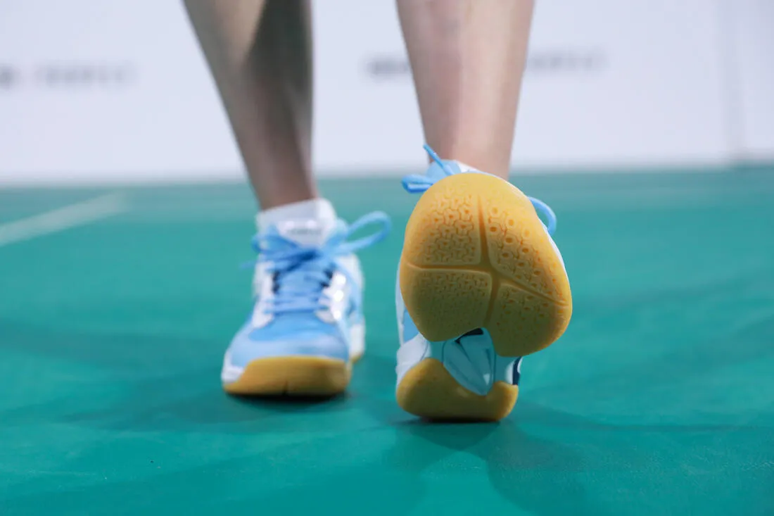WOMEN BADMINTON SHOES  BS 560 LITE BLUE